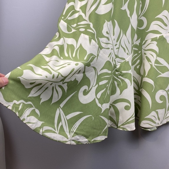 SHANNON Marie • Hawaii Monstera Midi Dress - Picture 4 of 11